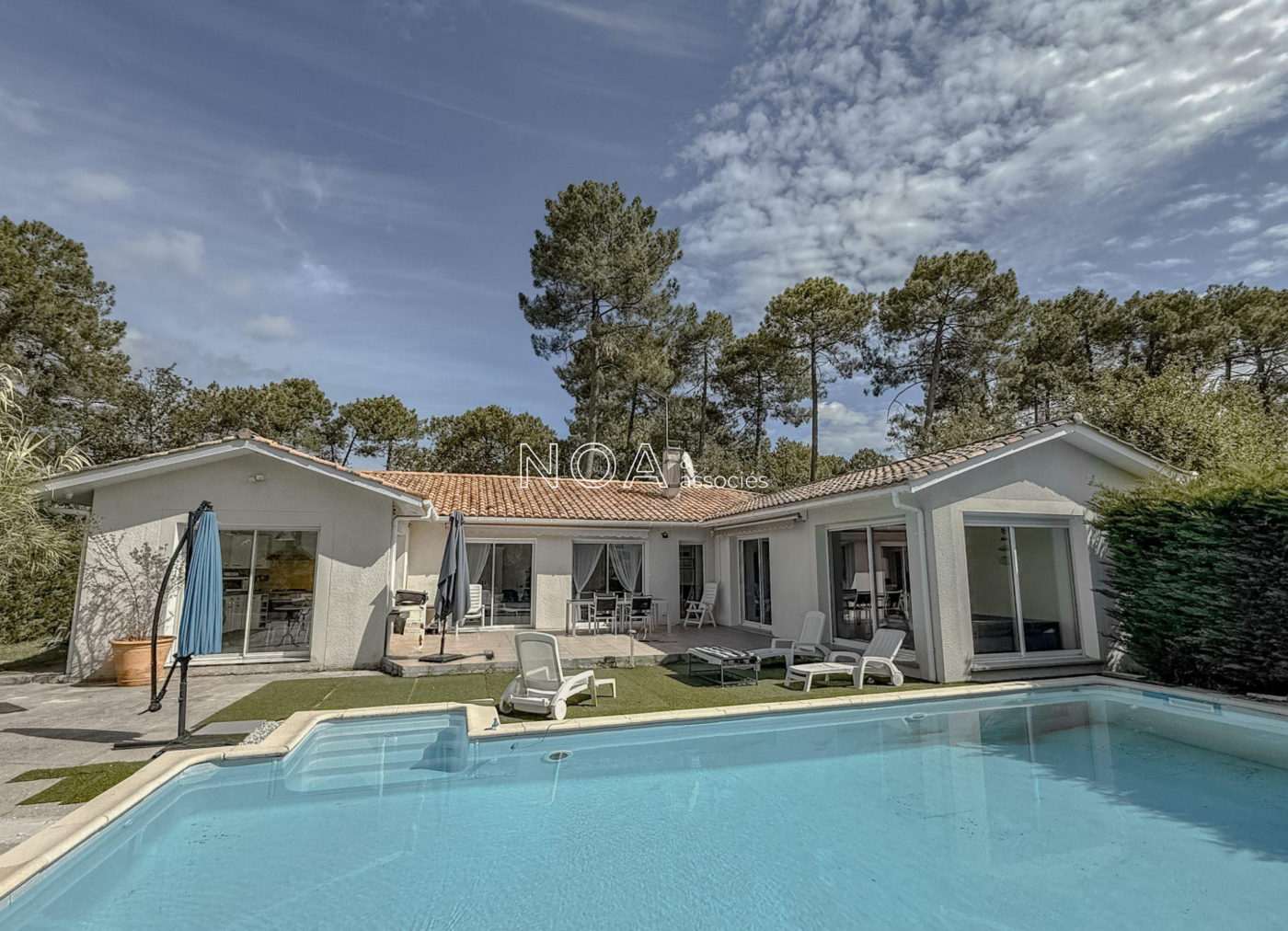 Maison traditionnelle avec spa, hammam et piscine